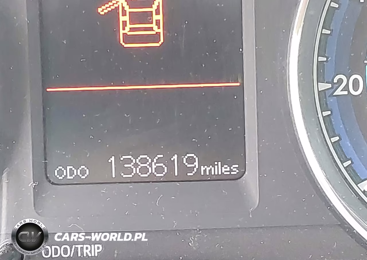 2018 Toyota Corolla Le VIN:5YFBURHE7JP800853 - 15
