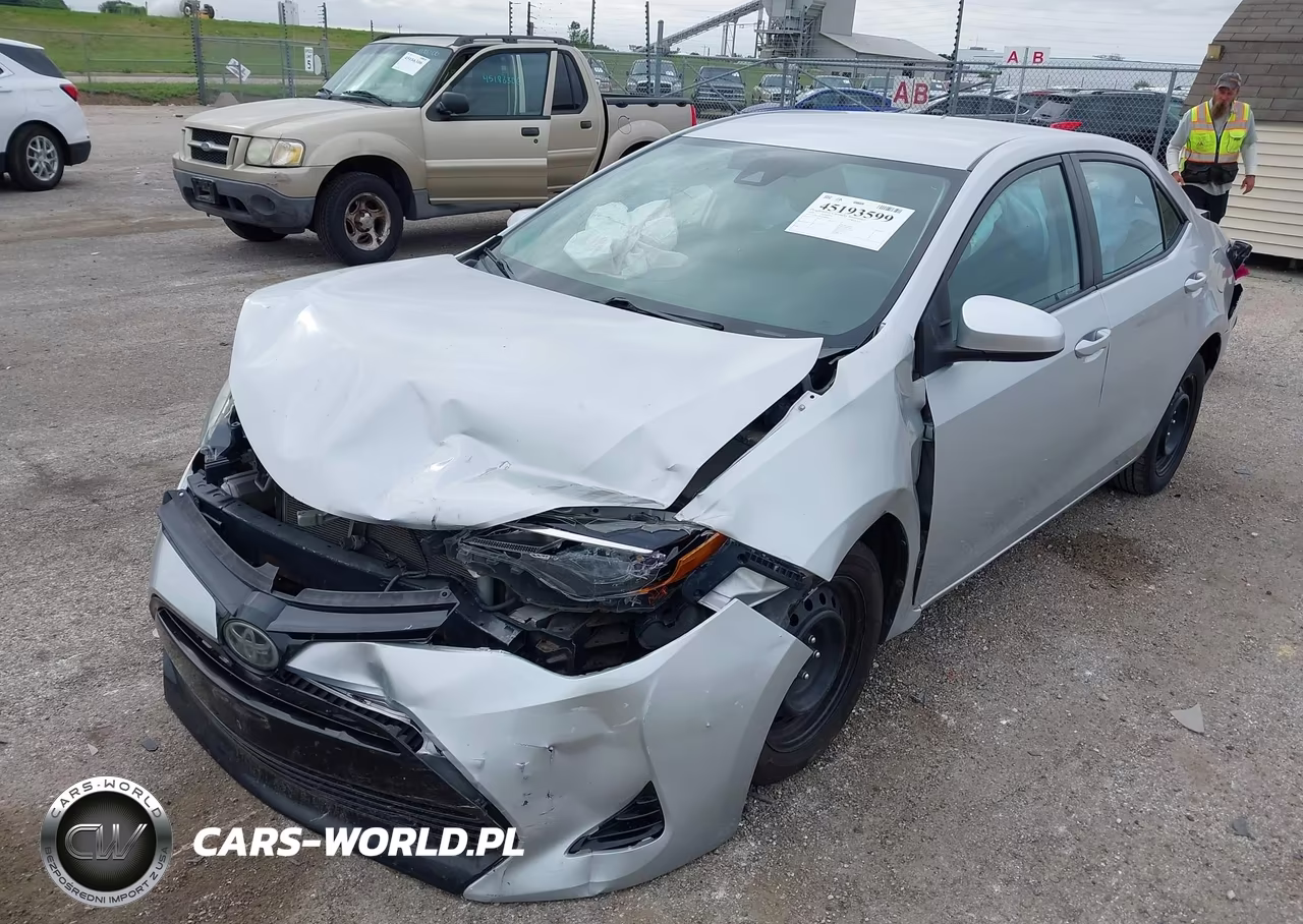 2018 Toyota Corolla Le VIN:5YFBURHE7JP800853 - 2