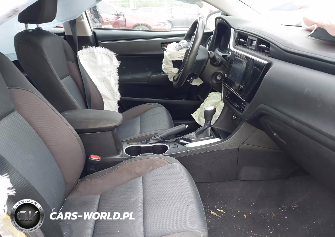 2018 Toyota Corolla Le VIN:5YFBURHE7JP800853 - 5