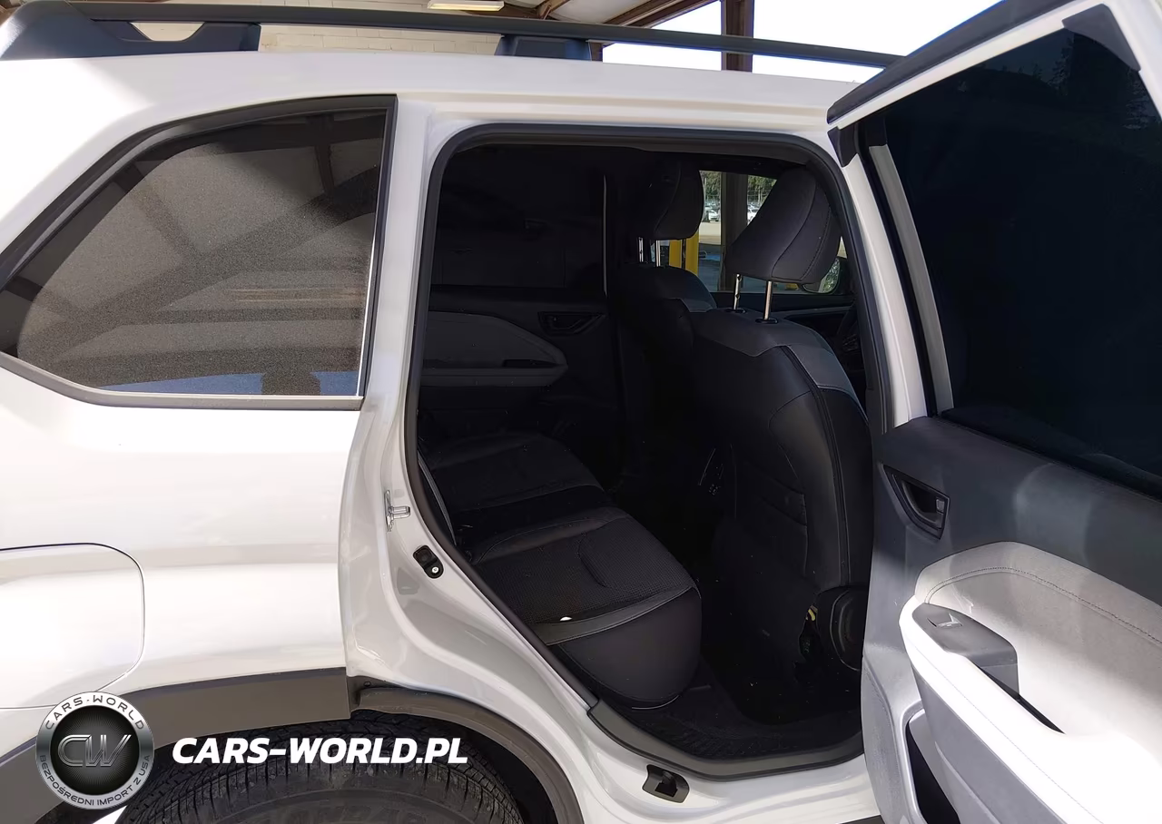 2025 Subaru Forester Premium VIN:JF2SLDDC8SH599621 - 8