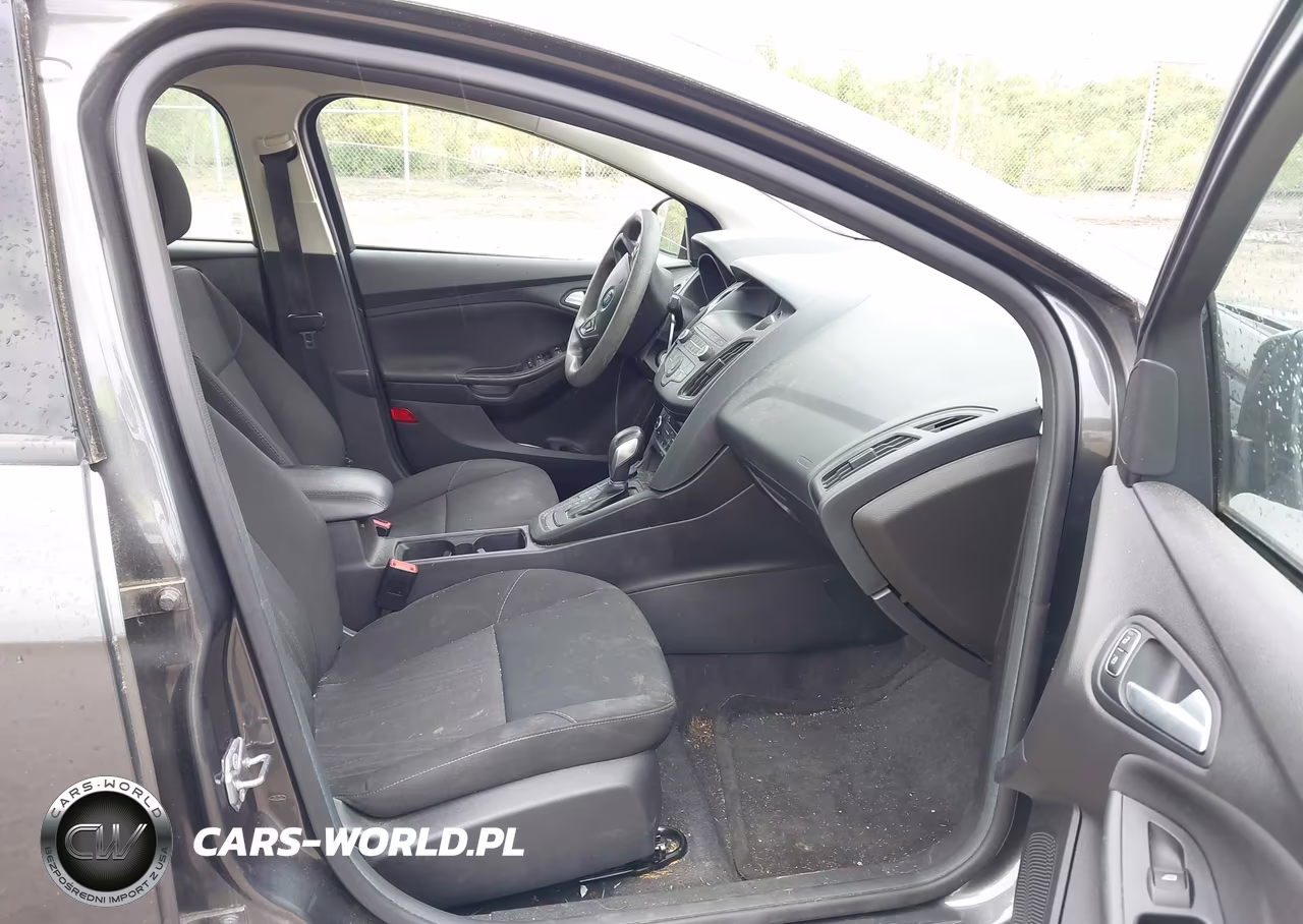 2018 Ford Focus Se VIN:1FADP3FE0JL249583 - 5