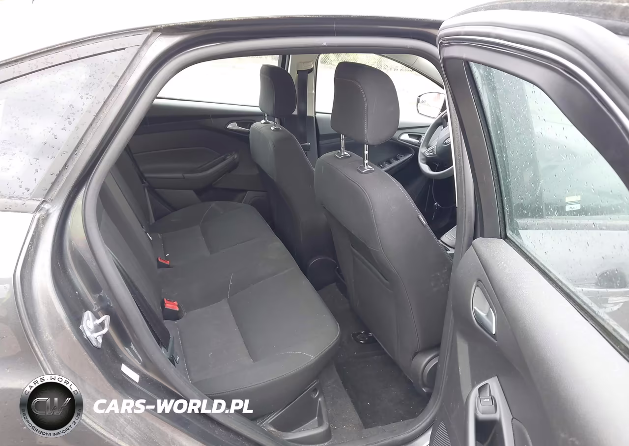 2018 Ford Focus Se VIN:1FADP3FE0JL249583 - 8