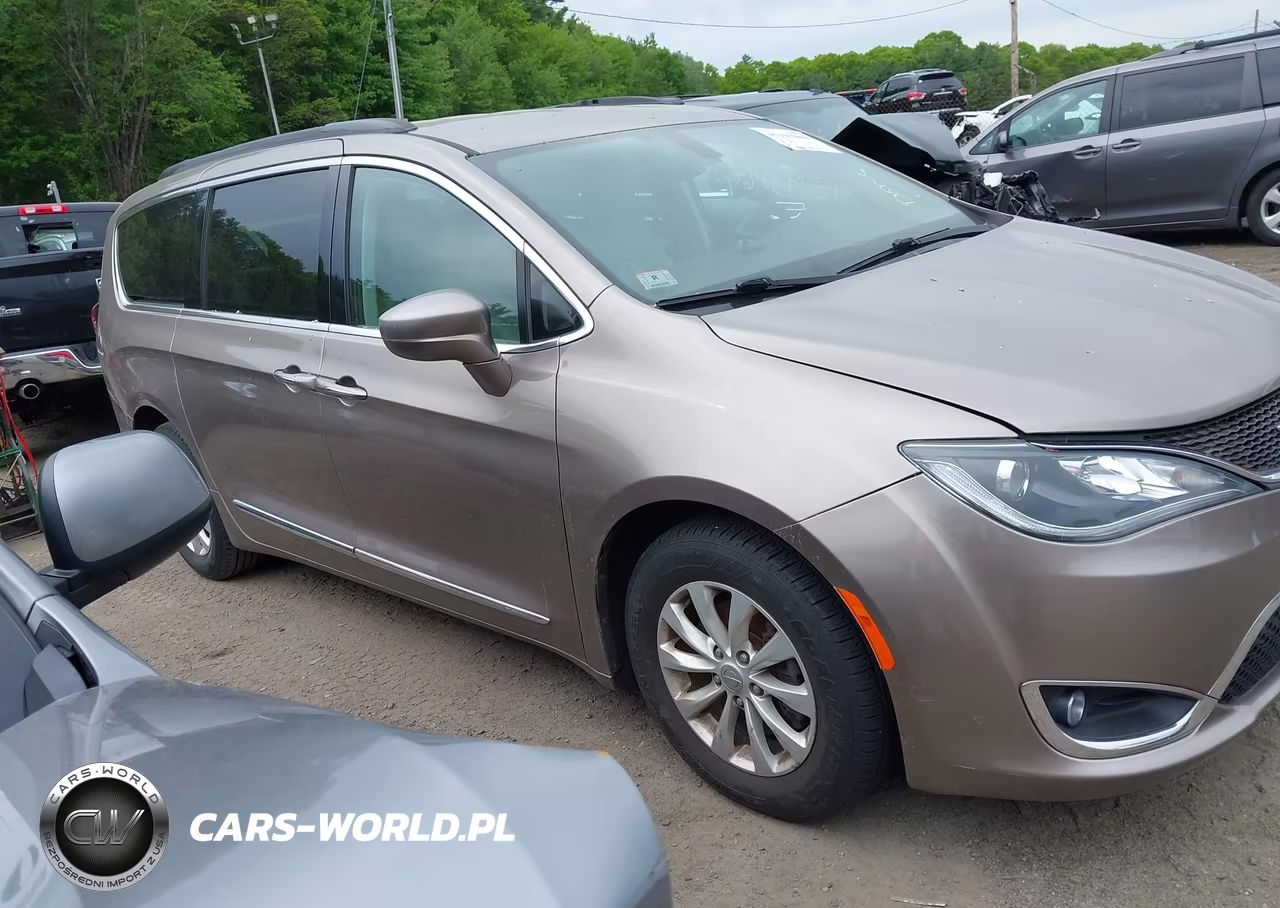 2017 Chrysler Pacifica Touring-L