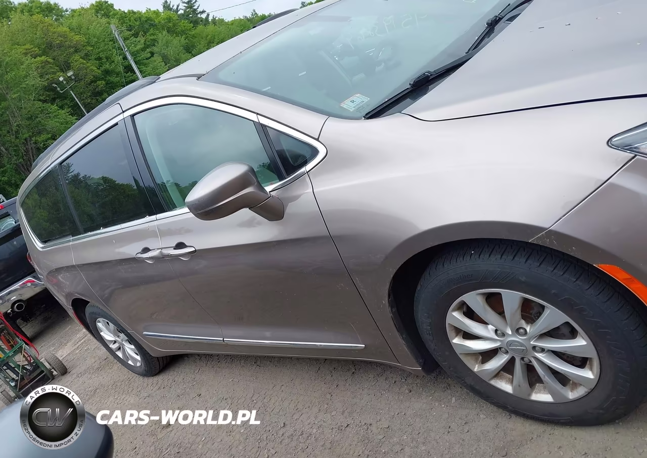 2017 Chrysler Pacifica Touring-L VIN:2C4RC1BG0HR824161 - 13