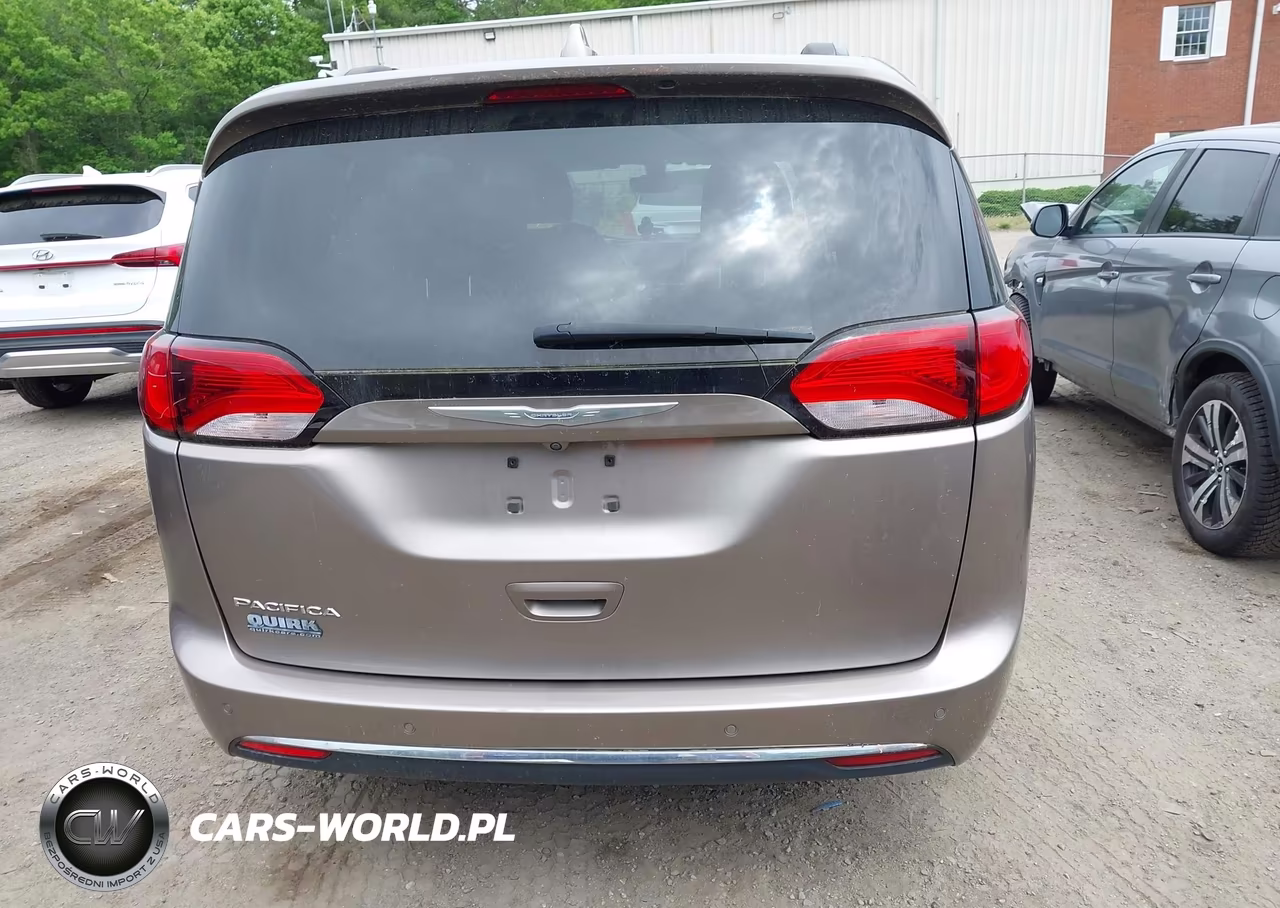 2017 Chrysler Pacifica Touring-L VIN:2C4RC1BG0HR824161 - 16