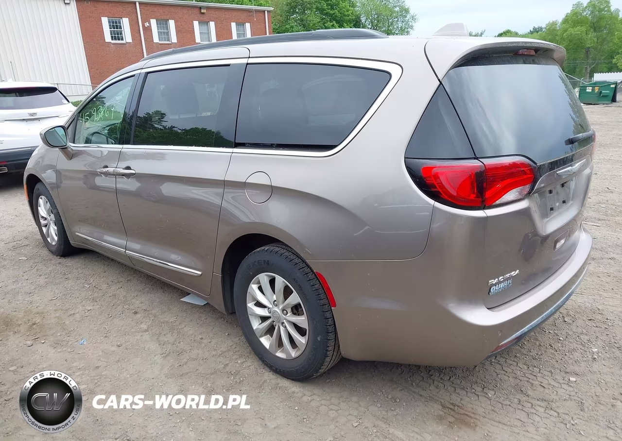2017 Chrysler Pacifica Touring-L VIN:2C4RC1BG0HR824161 - 3