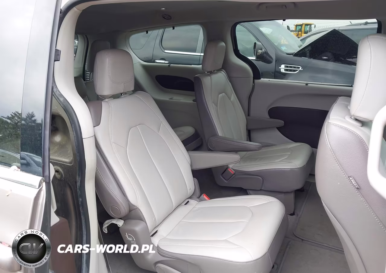 2017 Chrysler Pacifica Touring-L VIN:2C4RC1BG0HR824161 - 8