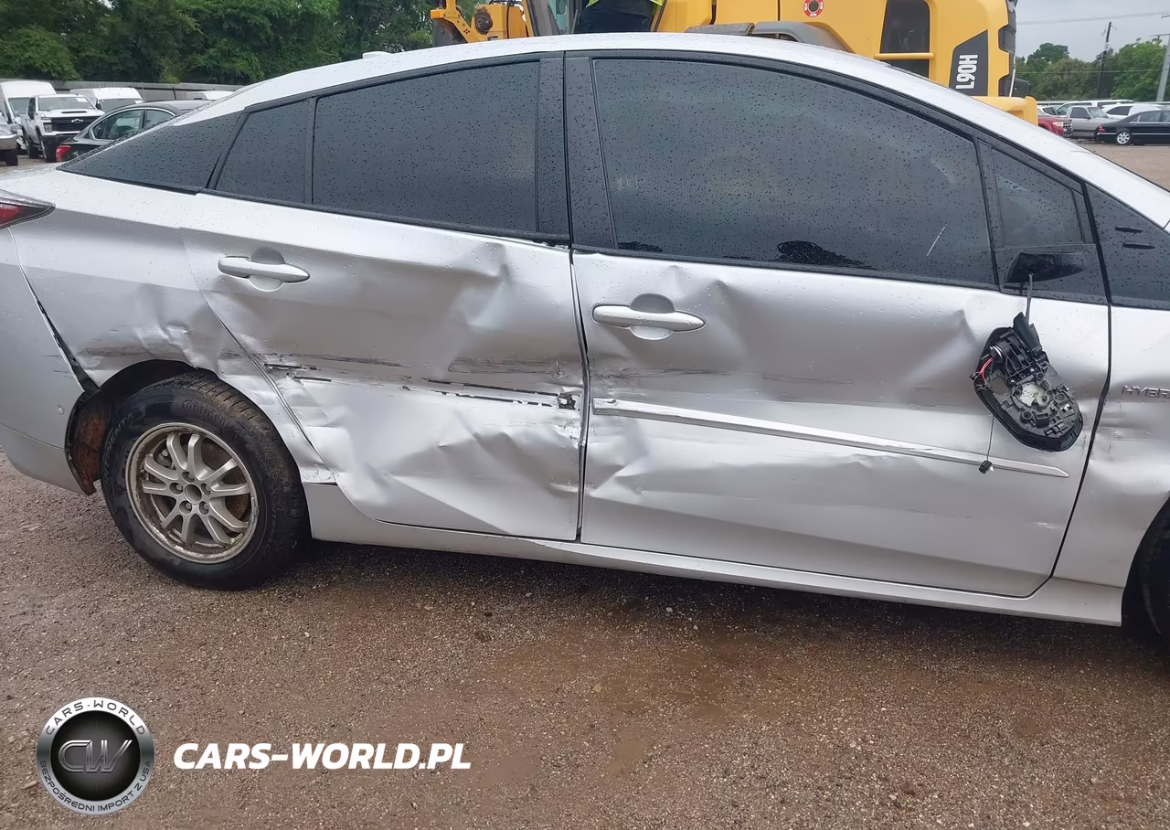 2018 Toyota Prius Two VIN:JTDKBRFU5J3081952 - 17