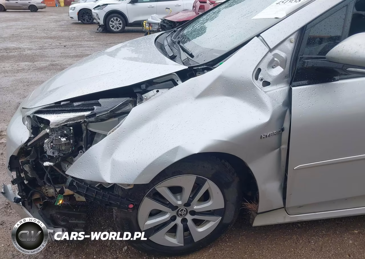 2018 Toyota Prius Two VIN:JTDKBRFU5J3081952 - 6