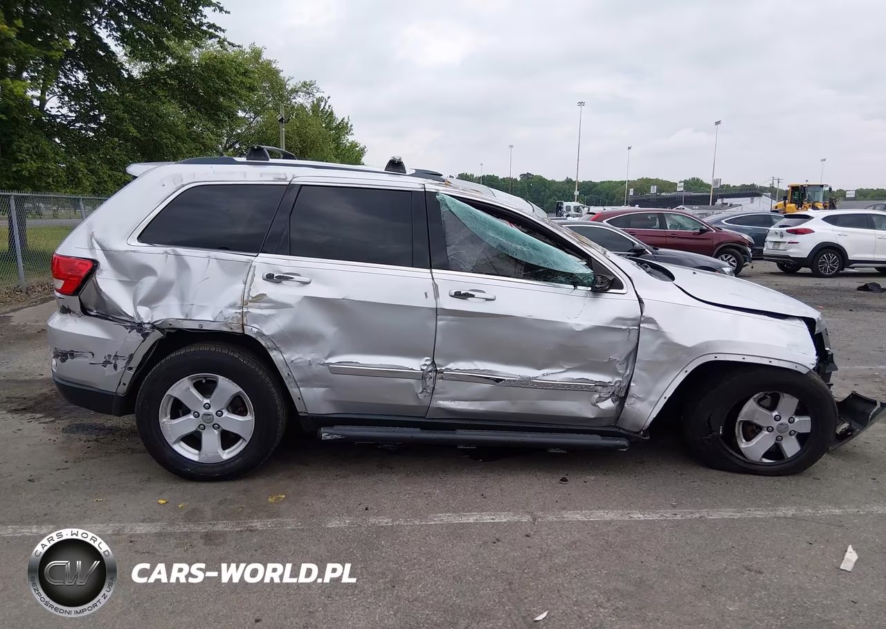 2013 Jeep Grand Cherokee Laredo VIN:1C4RJFAG9DC620787 - 13
