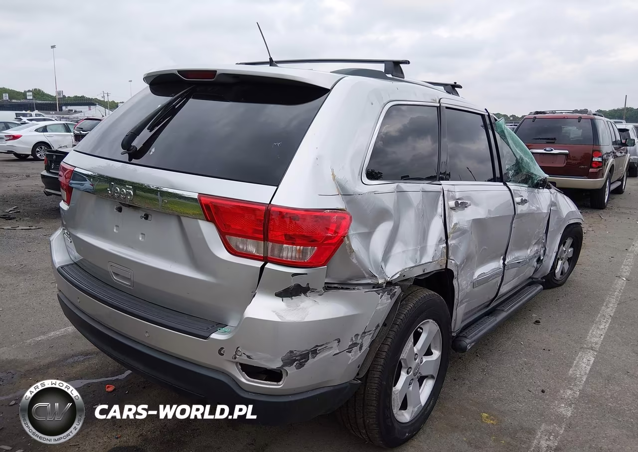 2013 Jeep Grand Cherokee Laredo VIN:1C4RJFAG9DC620787 - 4