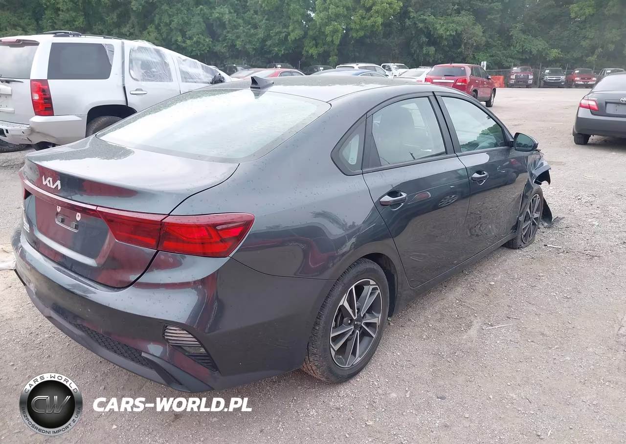 2023 Kia Forte Lxs VIN:3KPF24AD7PE594990 - 4