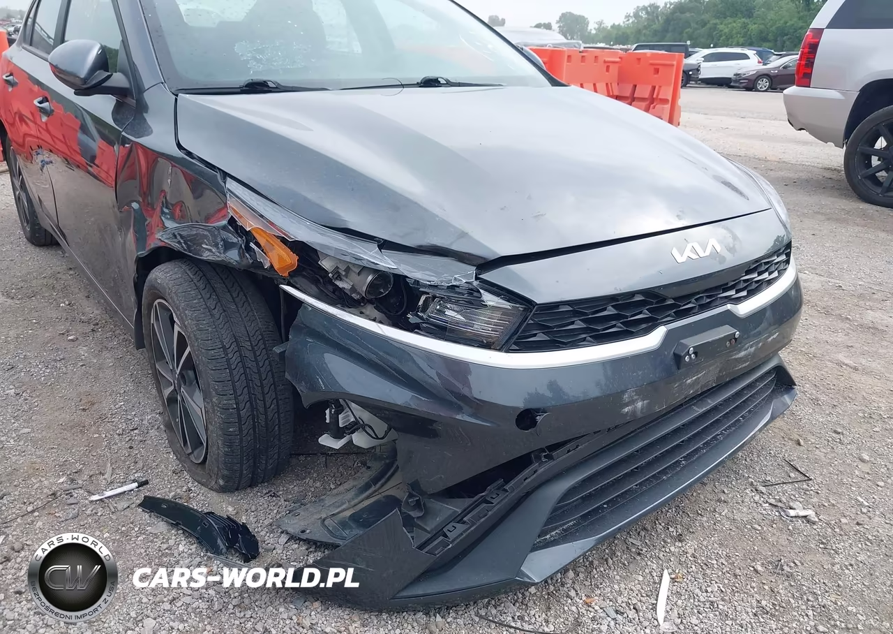 2023 Kia Forte Lxs VIN:3KPF24AD7PE594990 - 6