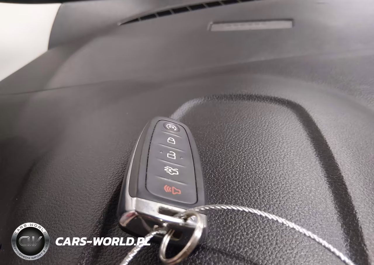 2018 Ford Escape Titanium VIN:1FMCU9J99JUA09739 - 11