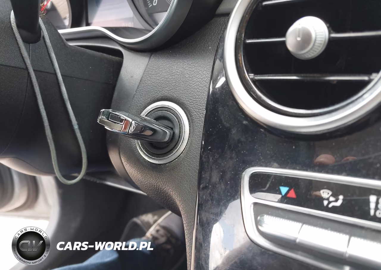 2015 Mercedes-Benz C 300 4Matic VIN:55SWF4KB1FU014173 - 11