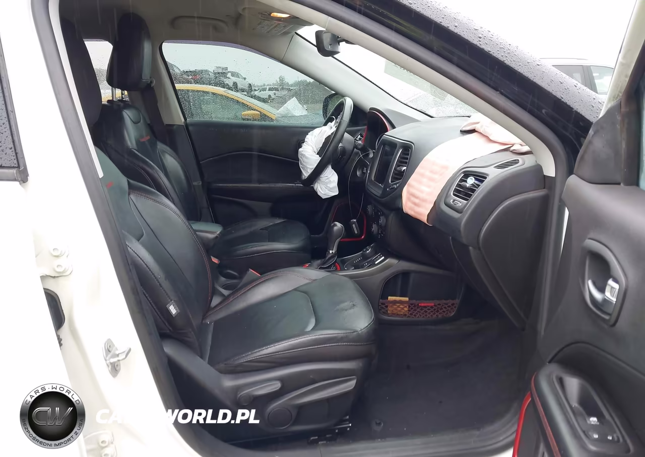 2019 Jeep Compass Trailhawk 4X4 VIN:3C4NJDDB7KT759806 - 5