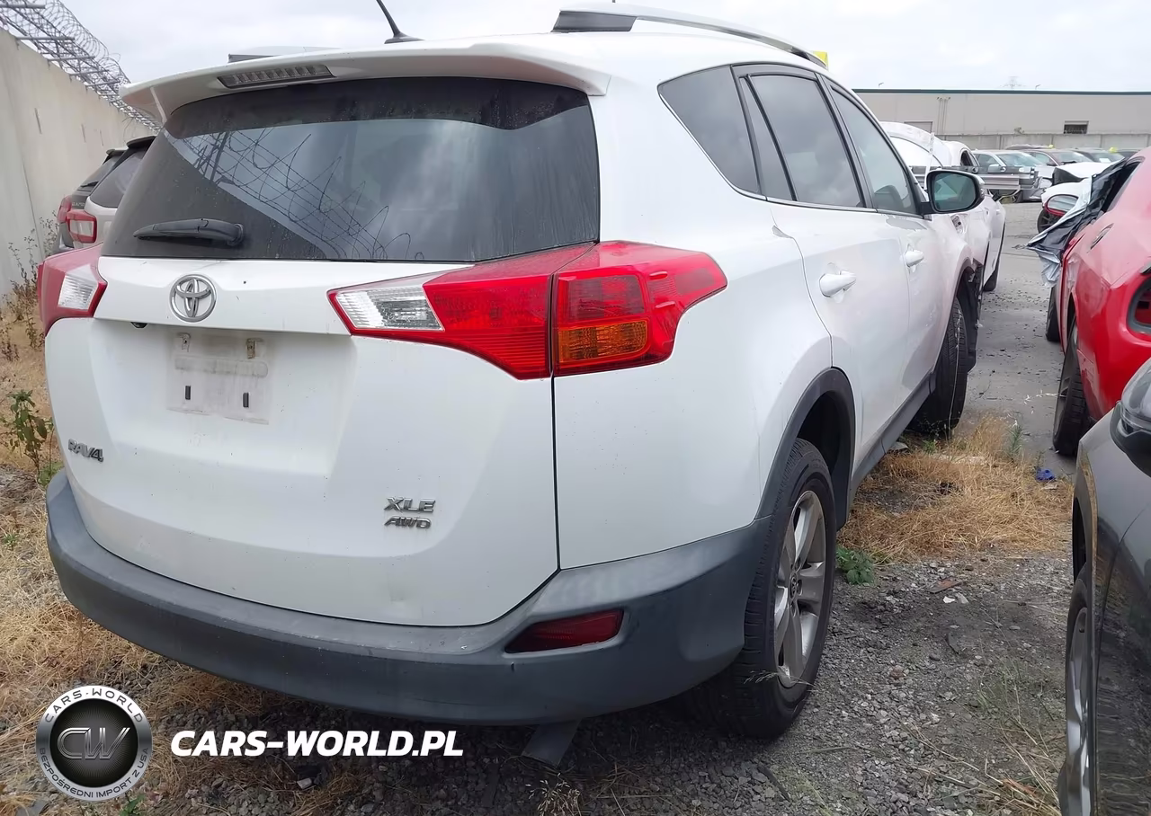 2015 Toyota Rav4 Xle VIN:2T3RFREV3FW327298 - 4
