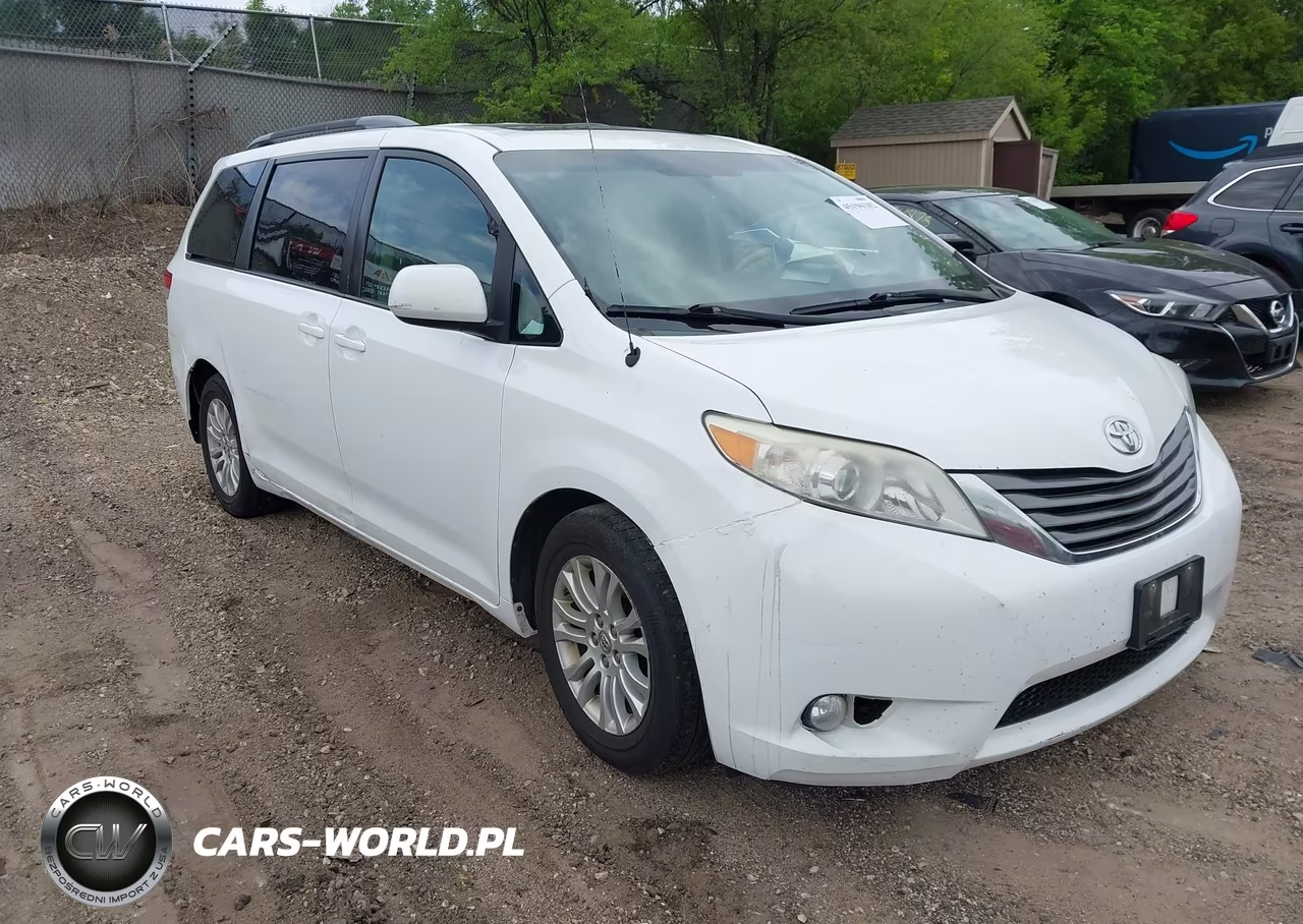 2012 Toyota Sienna Xle V6 8 Passenger