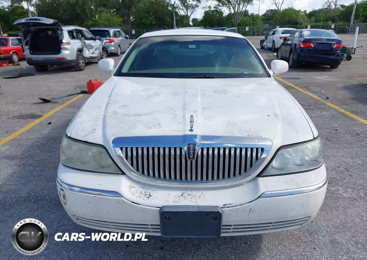 2007 Lincoln Town Car Signature VIN:1LNHM81V77Y612137 - 11