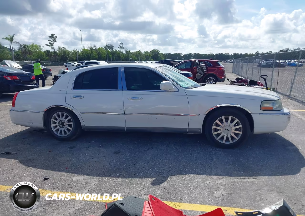 2007 Lincoln Town Car Signature VIN:1LNHM81V77Y612137 - 12
