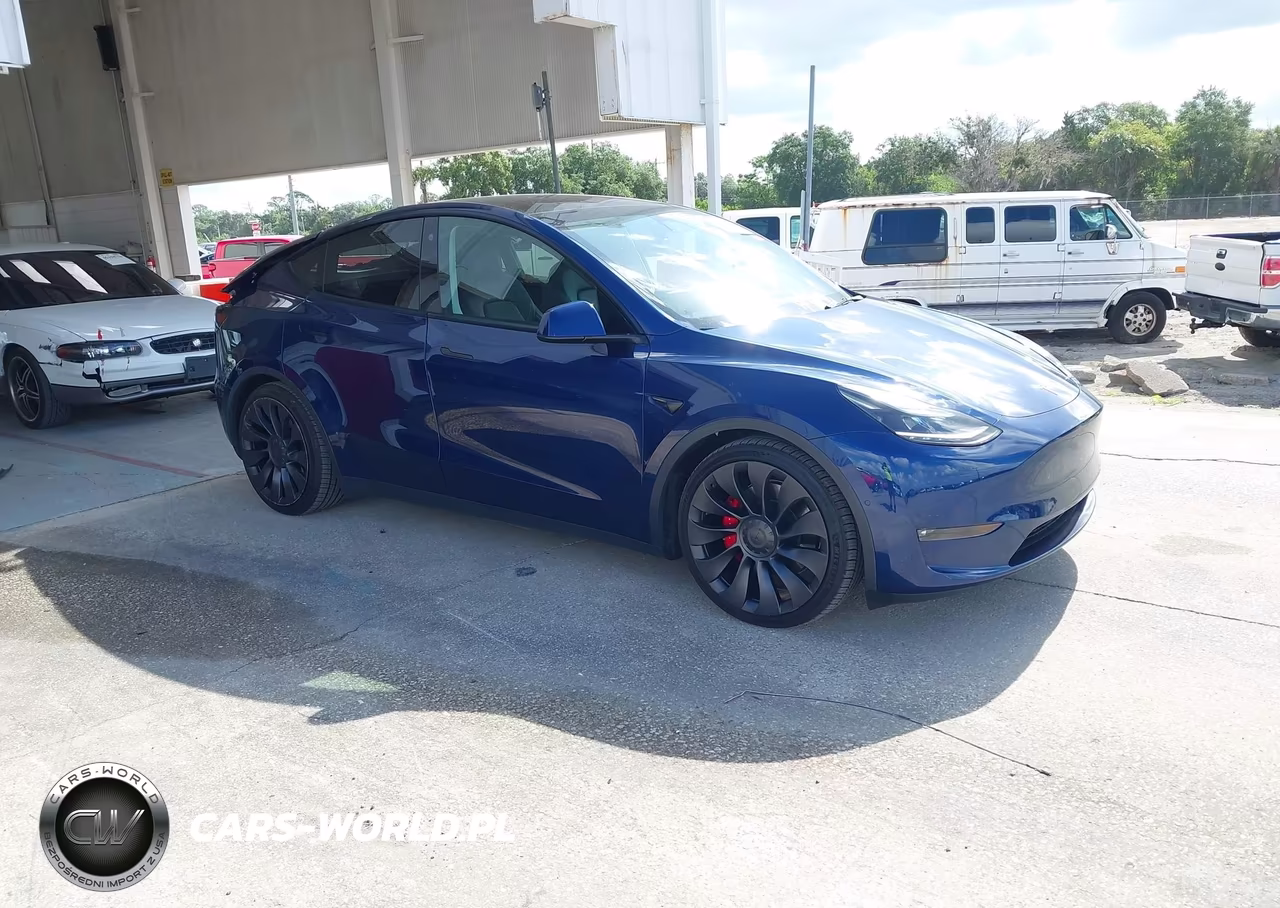 2022 Tesla Model Y Performance Dual Motor All-Wheel Drive – zdjęcie 1 z 15