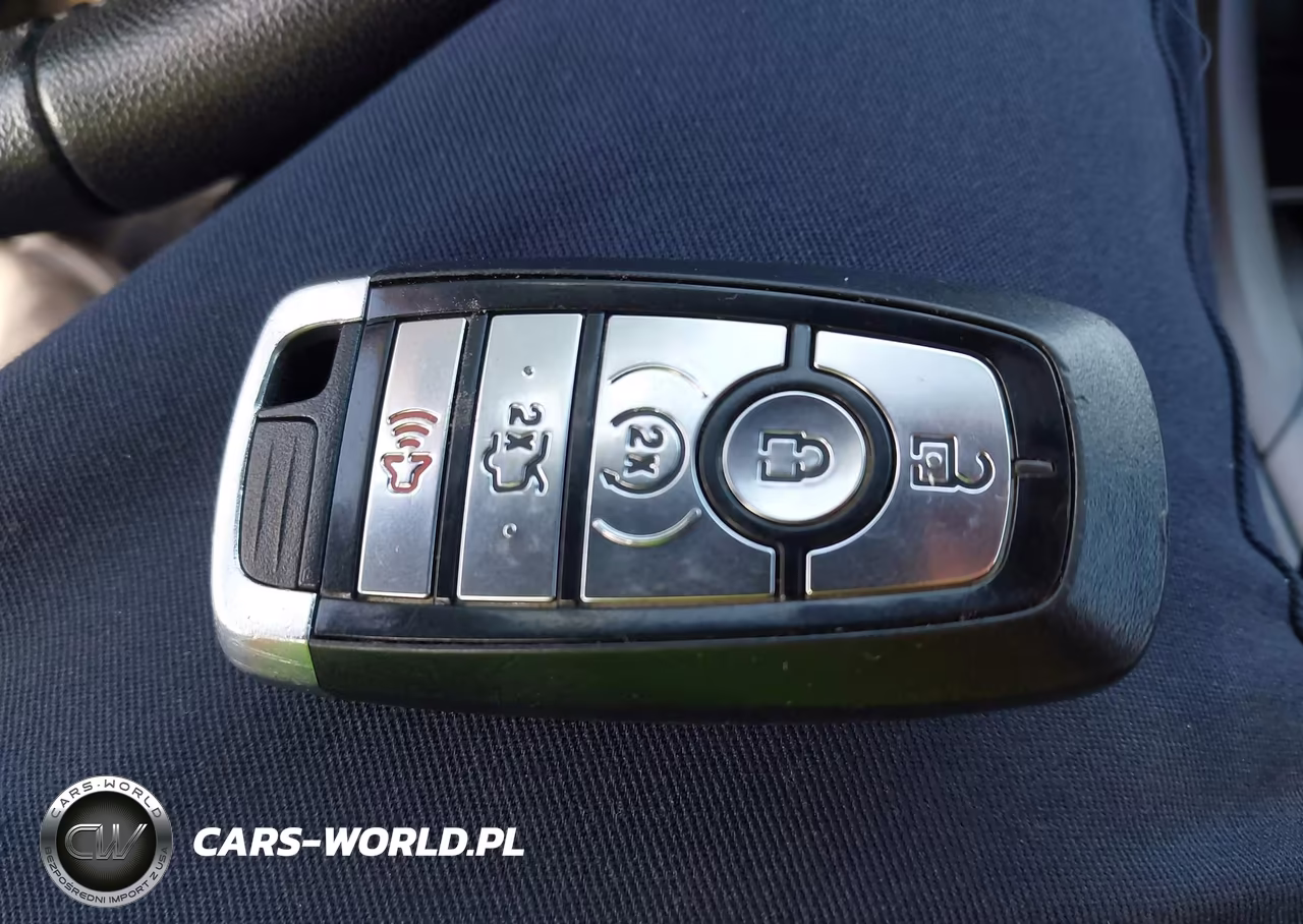 2018 Ford Fusion Titanium VIN:3FA6P0D96JR128216 - 11
