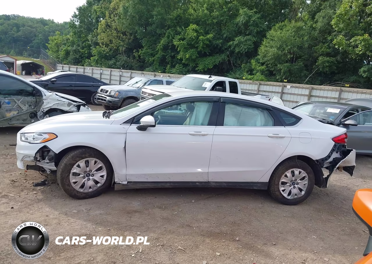 2020 Ford Fusion S VIN:3FA6P0G70LR197609 - 14