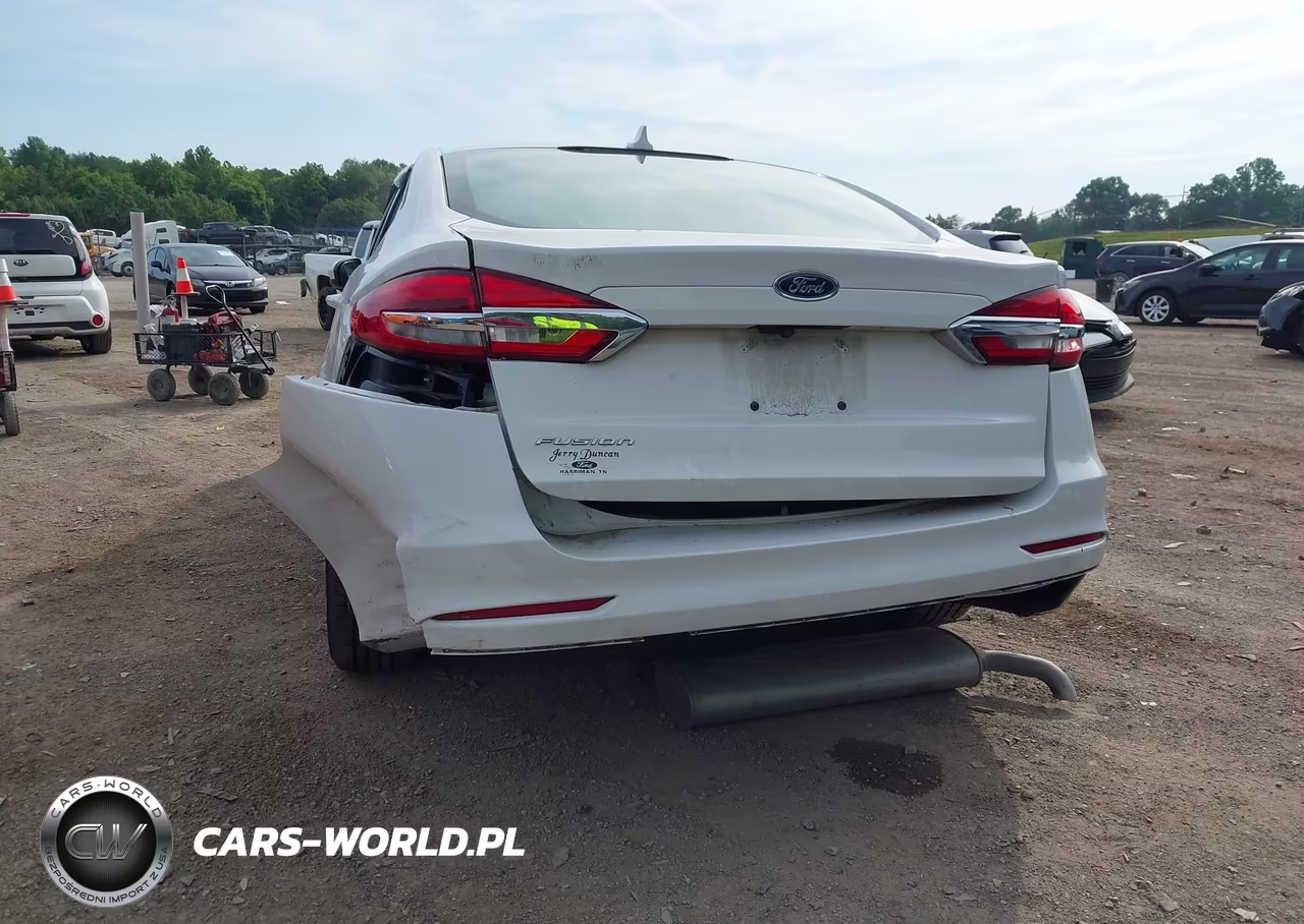 2020 Ford Fusion S VIN:3FA6P0G70LR197609 - 17