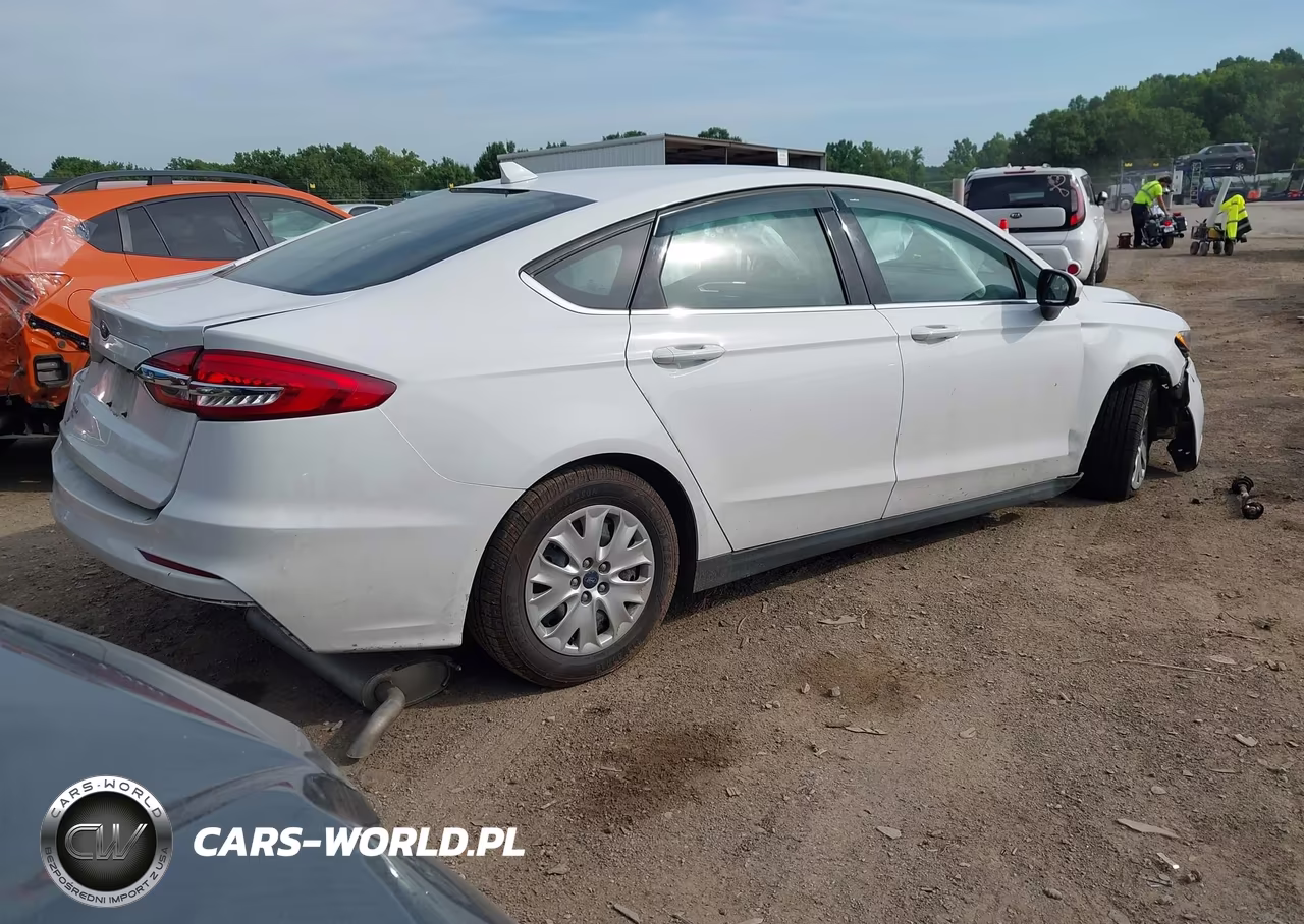 2020 Ford Fusion S VIN:3FA6P0G70LR197609 - 4