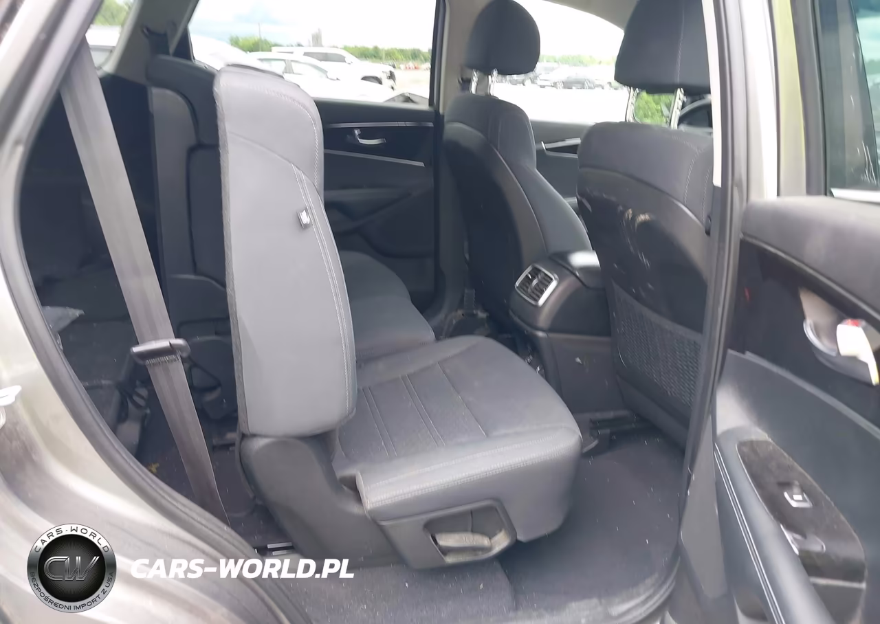 2018 Kia Sorento 3.3L Lx VIN:5XYPG4A57JG361779 - 8