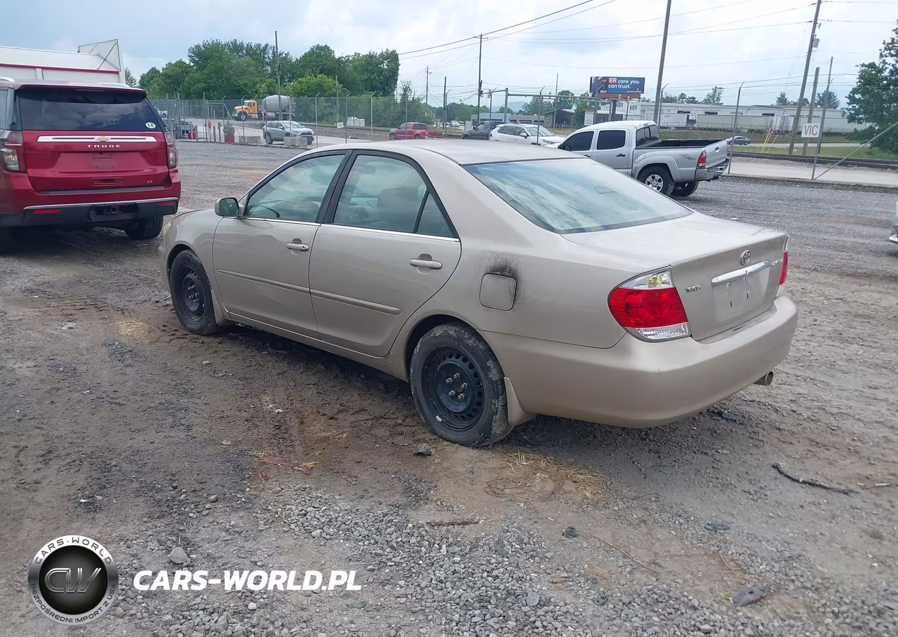 2005 Toyota Camry Le VIN:4T1BE32K75U047757 - 3