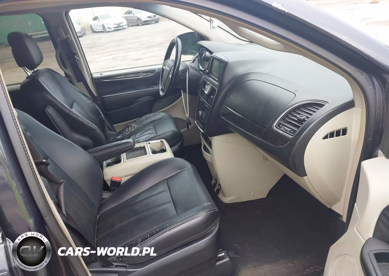 2014 Chrysler Town & Country Touring VIN:2C4RC1BG7ER342749 - 5