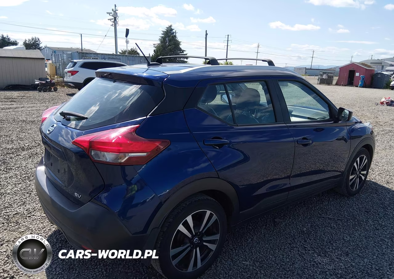 2018 Nissan Kicks Sv VIN:3N1CP5CU8JL545729 - 4