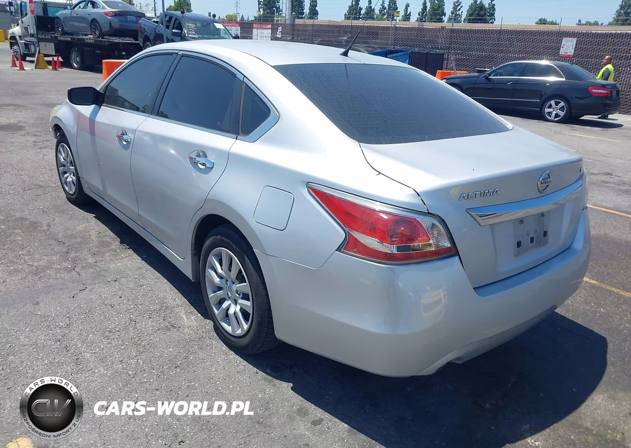 2015 Nissan Altima 2.5 S VIN:1N4AL3AP6FN322457 - 3