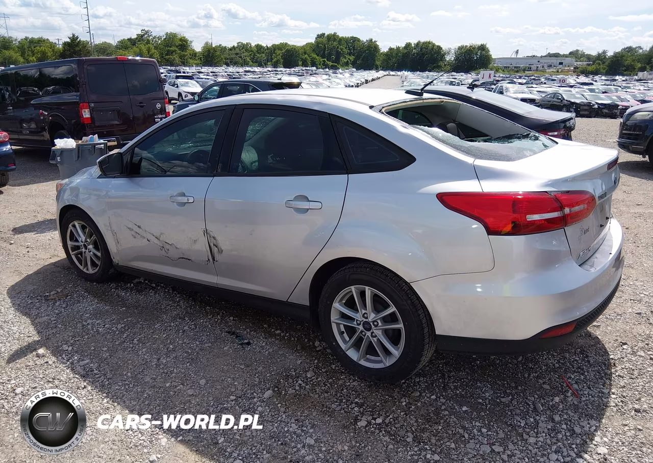 2016 Ford Focus Se VIN:1FADP3F2XGL202902 - 3