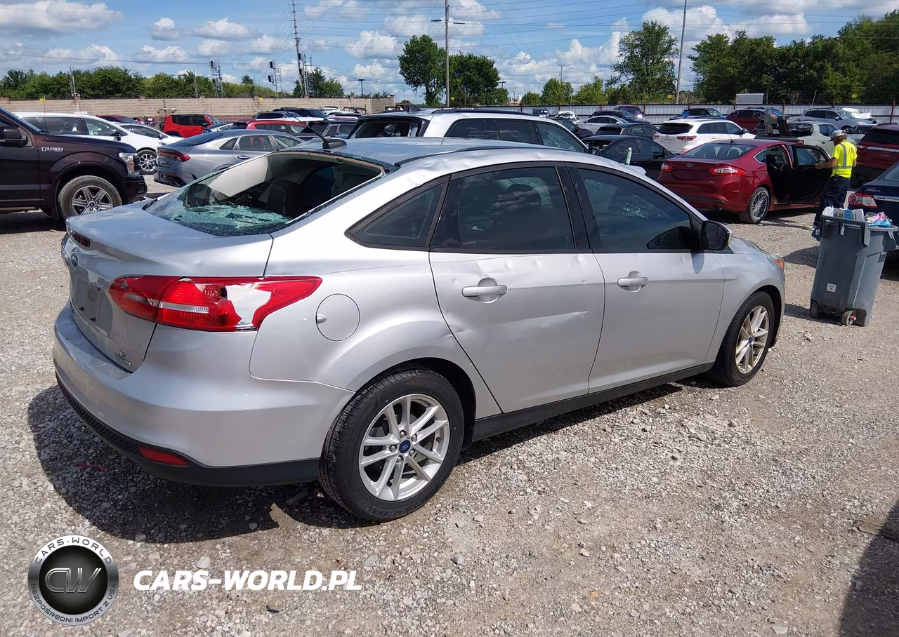 2016 Ford Focus Se VIN:1FADP3F2XGL202902 - 4