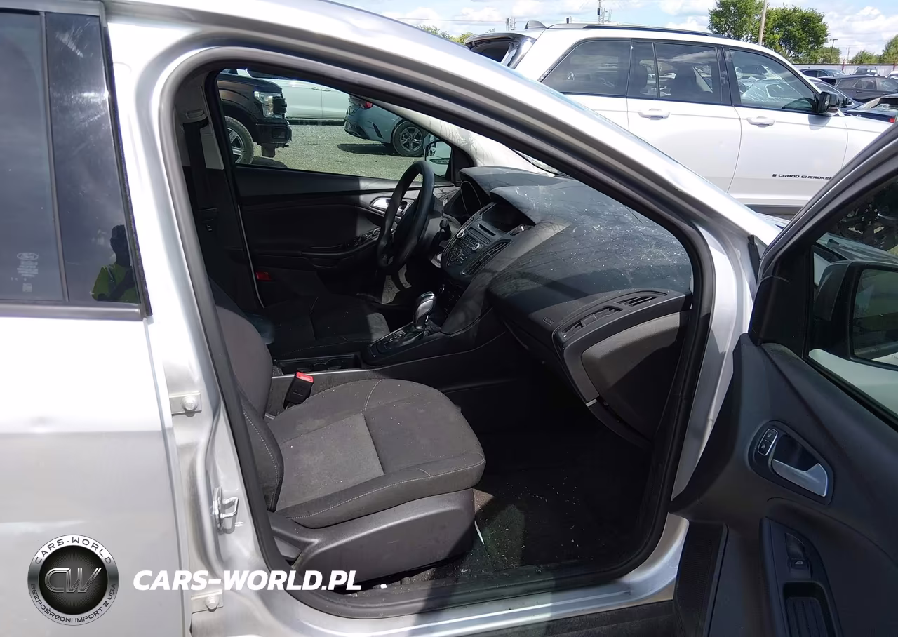 2016 Ford Focus Se VIN:1FADP3F2XGL202902 - 5