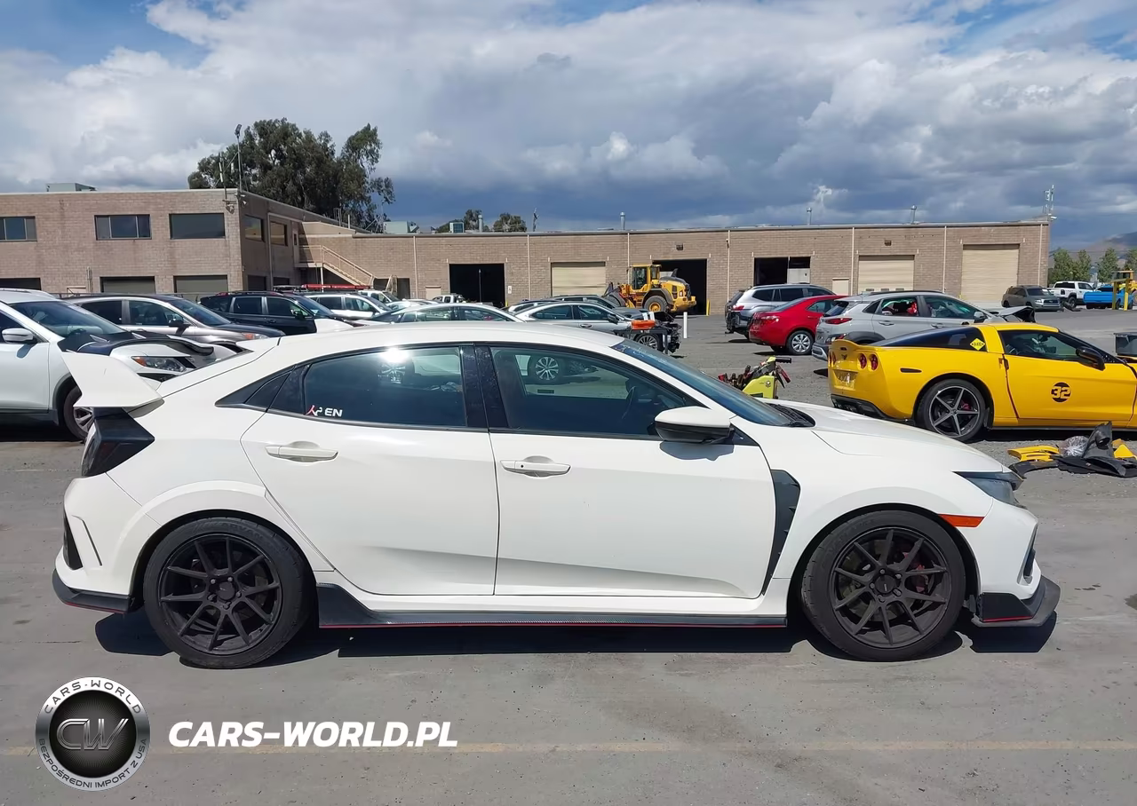 2018 Honda Civic Type R Touring VIN:SHHFK8G77JU204303 - 13