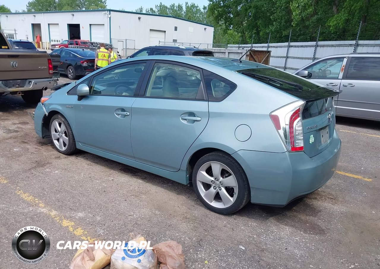 2015 Toyota Prius Five VIN:JTDKN3DU4F1889669 - 3