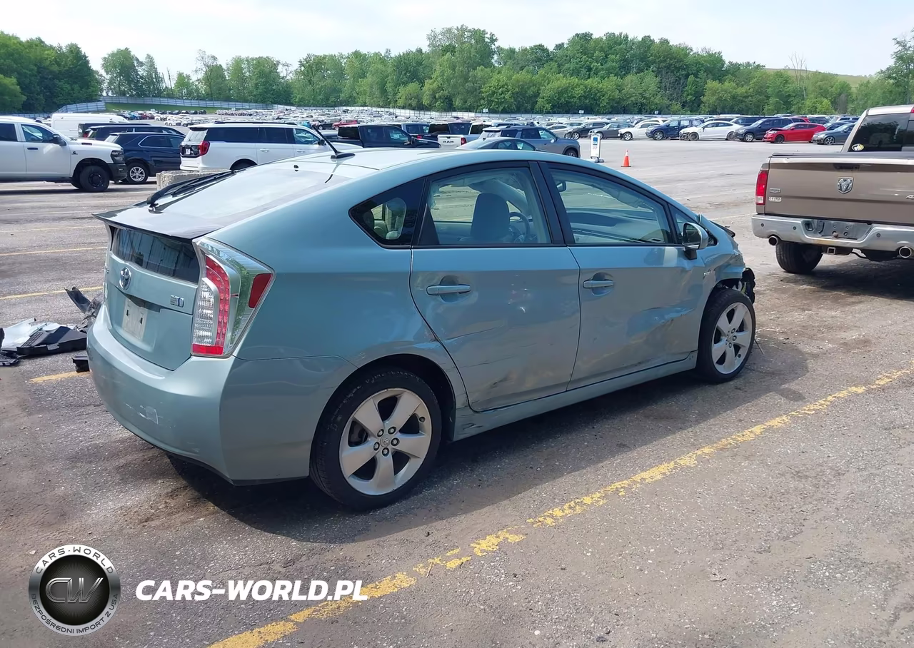 2015 Toyota Prius Five VIN:JTDKN3DU4F1889669 - 4
