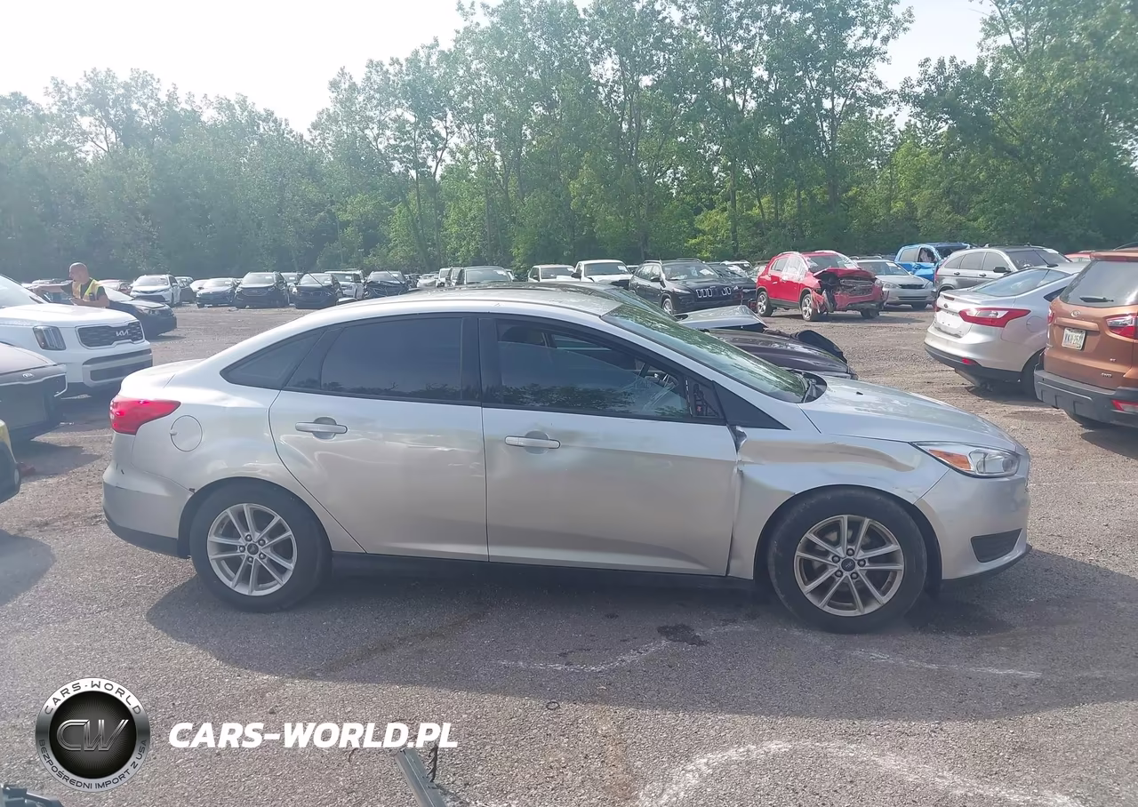 2017 Ford Focus Se VIN:1FADP3F27HL318723 - 13