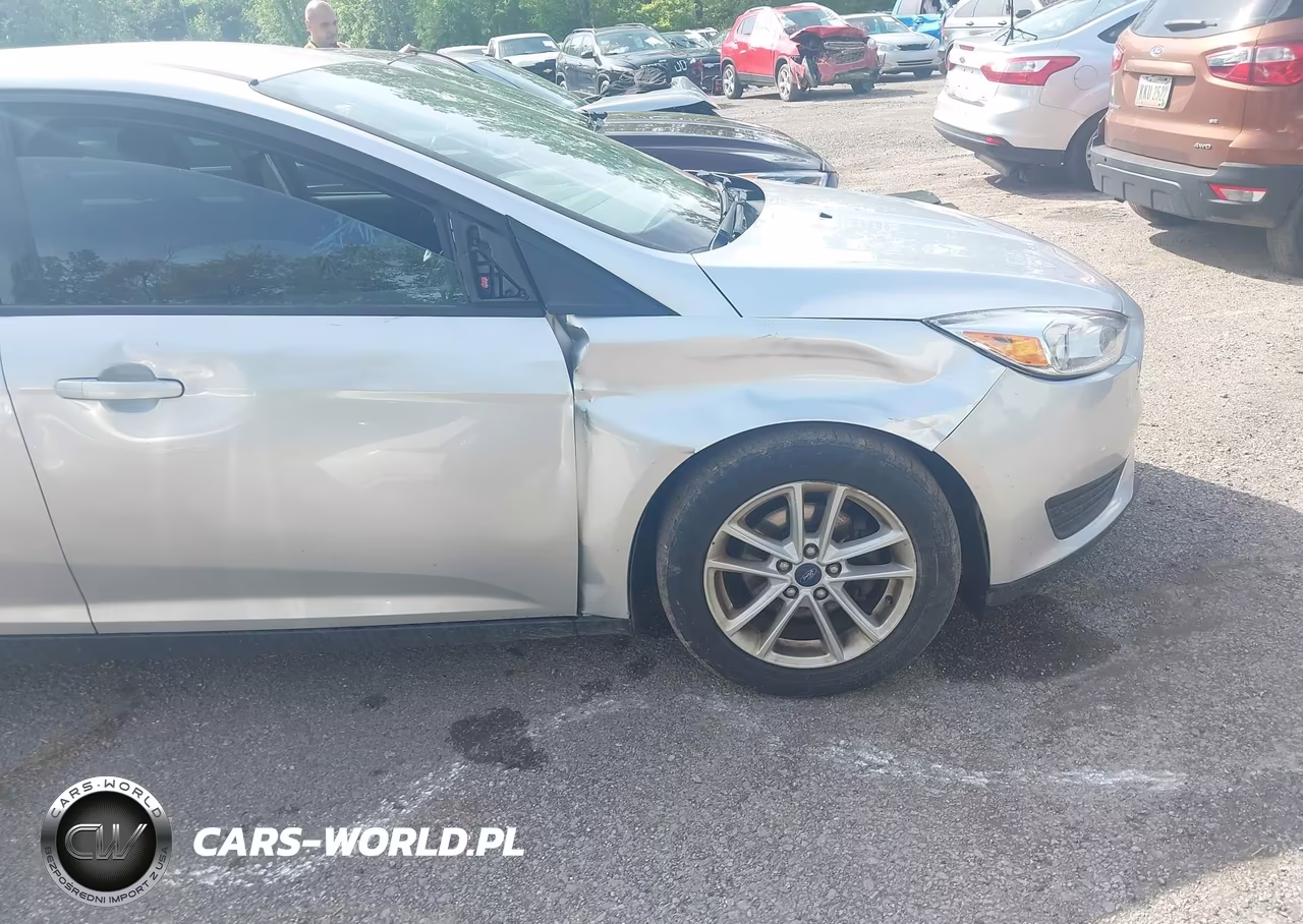 2017 Ford Focus Se VIN:1FADP3F27HL318723 - 6