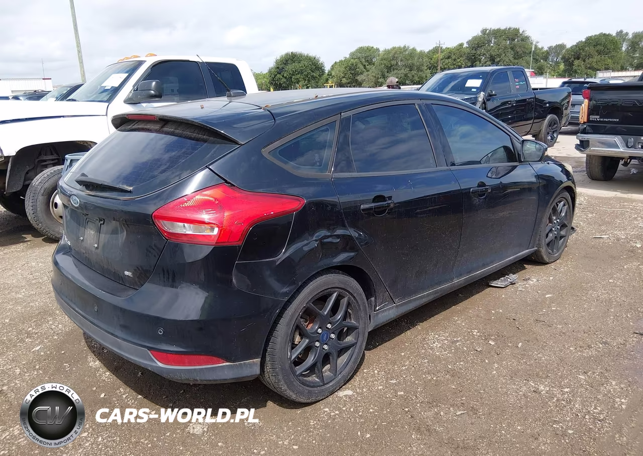 2016 Ford Focus Se VIN:1FADP3K27GL330147 - 4