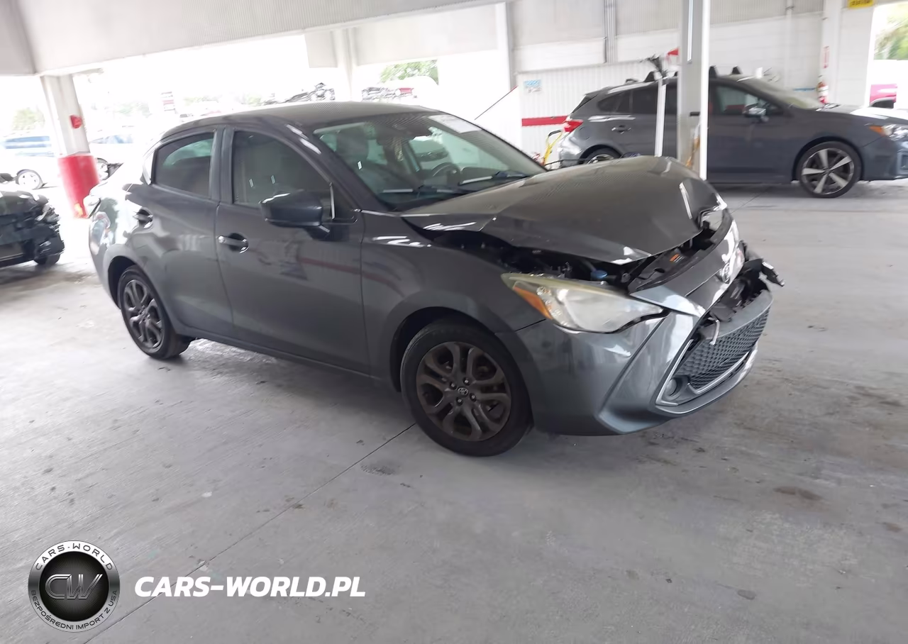 2019 Toyota Yaris Le – zdjęcie 1 z 16