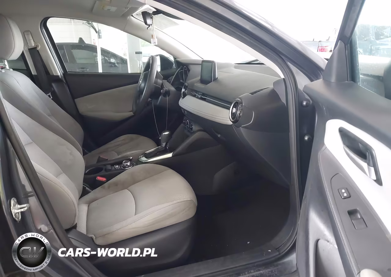 2019 Toyota Yaris Le VIN:3MYDLBYV2KY503348 - 5