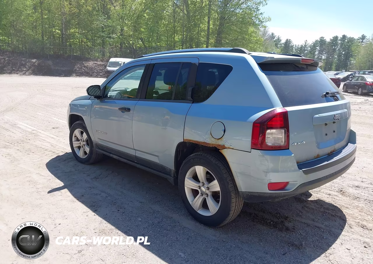 2014 Jeep Compass Latitude VIN:1C4NJDEBXED521750 - 3