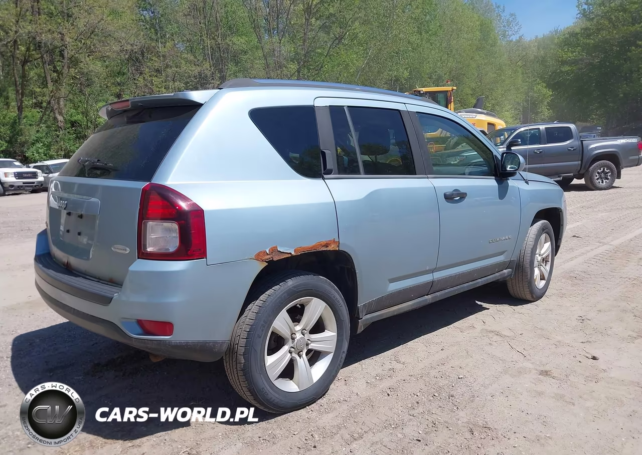 2014 Jeep Compass Latitude VIN:1C4NJDEBXED521750 - 4