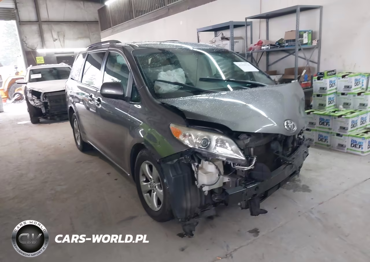 2017 Toyota Sienna Le 8 Passenger – zdjęcie 1 z 16