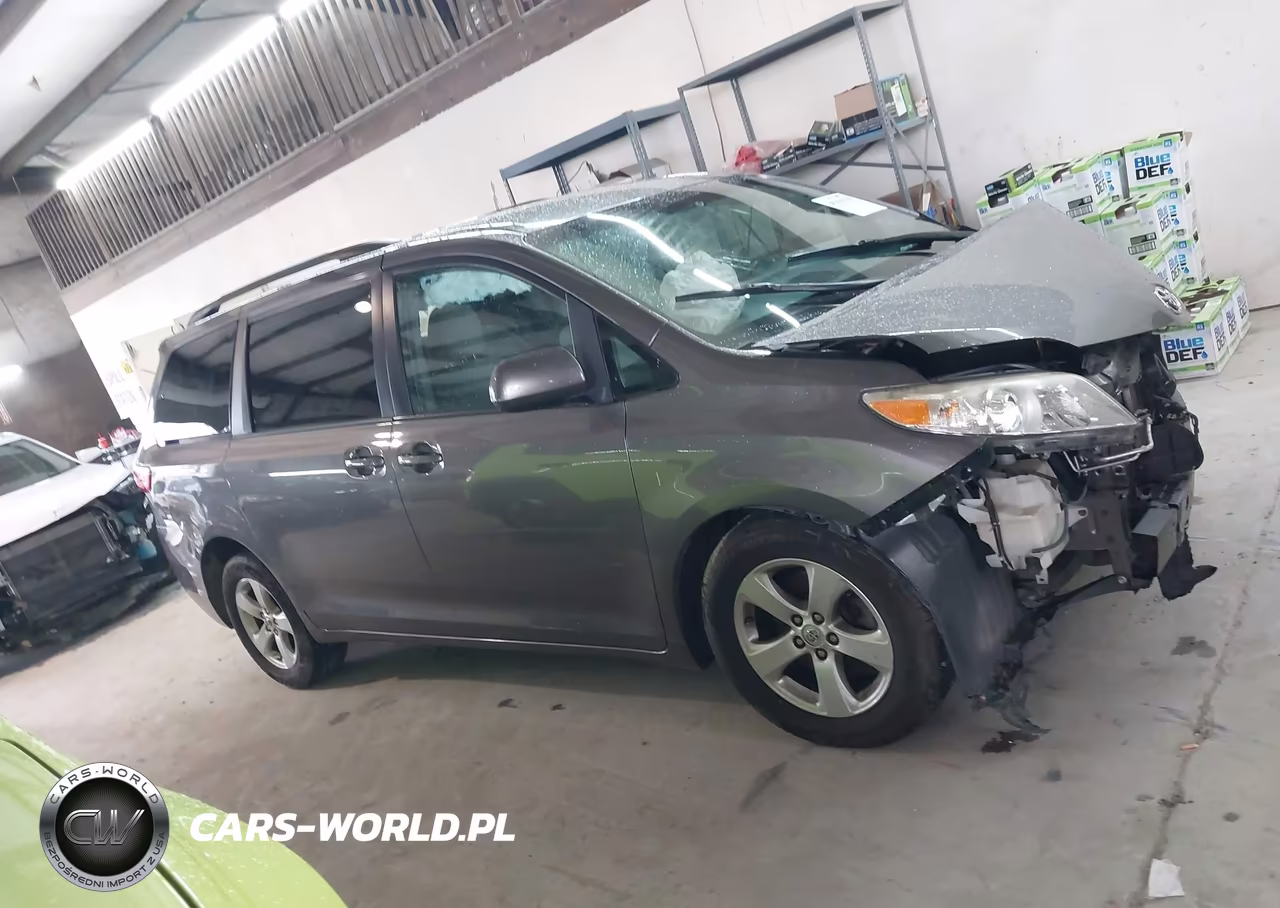 2017 Toyota Sienna Le 8 Passenger VIN:5TDKZ3DC2HS802384 - 13