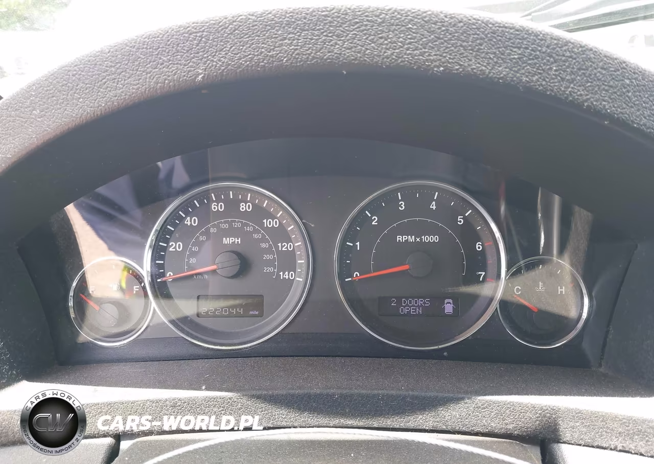 2010 Jeep Grand Cherokee Laredo VIN:1J4PS4GK1AC121699 - 7